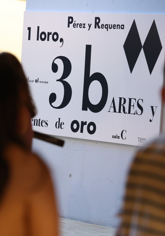 Visita guiada a 'Un loro, tres bares y dientes de oro'