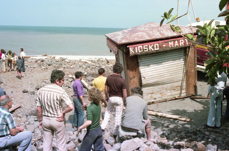 Antonio Rueda. Temporal Bajamar, 1977. Fondo fotográfico Antonio Rueda. Colección Archivo Municipal de La Laguna