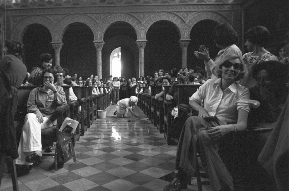 Fotografía de Pilar Aymerich, 'Jornadas Catalanas de la mujer' (de la serie 'El despertar', 1976-1983)
