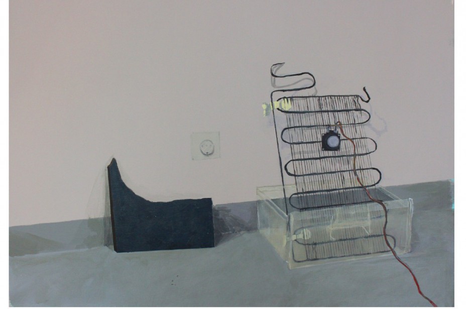 Rubén D’hers. Violet noise, socket and fridge condenser (2021)