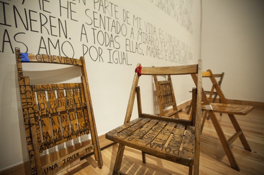 Walk the Authors (2018) de La Ribot. Photo: Alejandro Resendi, en Centro Cultural de España en México. CCMEX