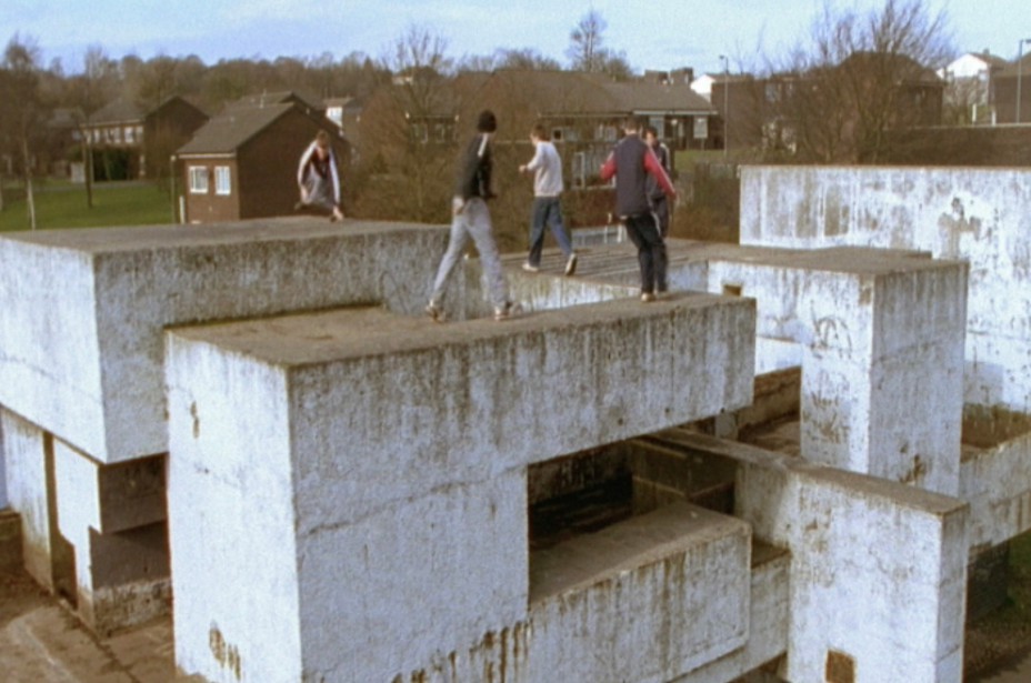 Jane y Louise Wilson, Monument (Apollo Pavilion, Peterlee), 2003