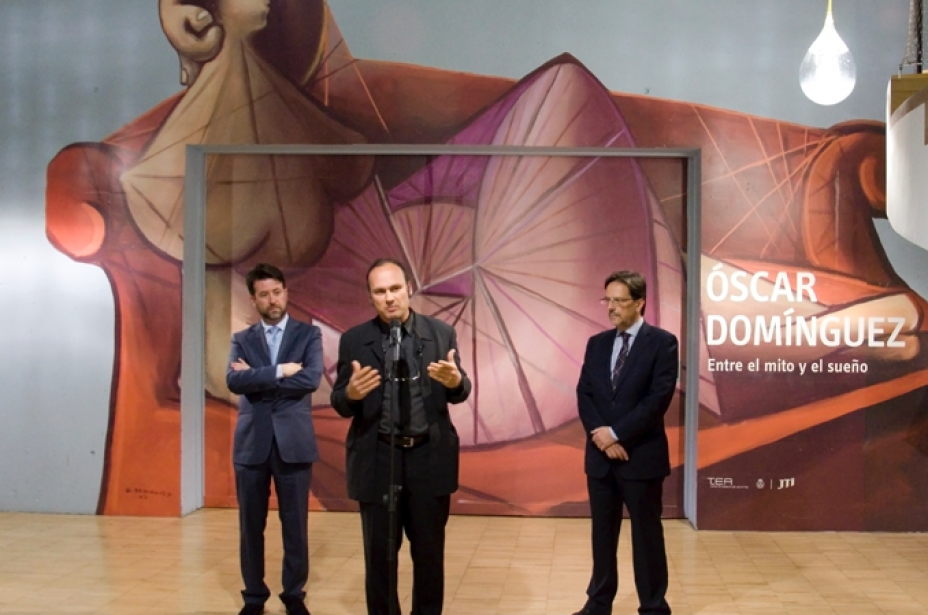 Carlos Alonso (Presidente Cabildo de Tenerife), Isidro Hernández (Comisario) y Cristóbal de la Rosa (Director General de Cultura)