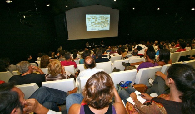 Unas 200 personas participan en la primera sesión del curso de arte contemporáneo que organiza TEA