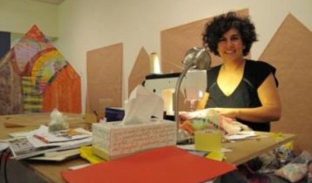 Juana Fortuny descubre en TEA Tenerife Espacio de las Artes un mundo creado con telas desde el que invita a la reflexión 