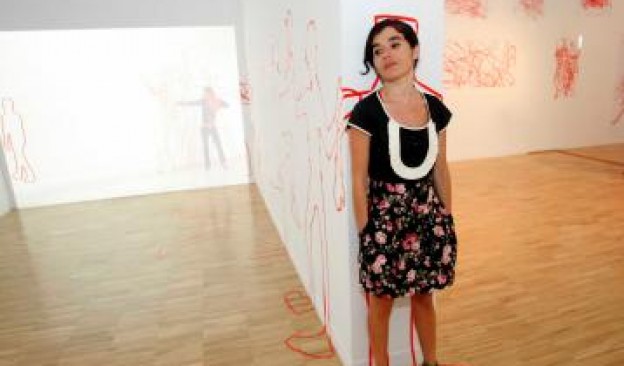 La artista Raquel Ponce, que expone en Área 60 'Corpografías', participa un encuentro con el público