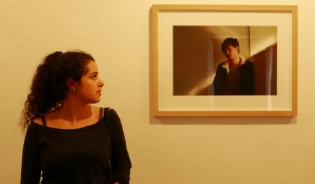 La fotógrafa Vera Martín Zelich retrata los sentimientos y las sensaciones de su generación en la serie titulada Instituto