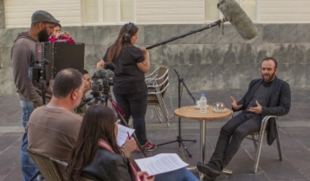 TEA proyecta la ópera prima del canario Nacho Bello, 'Bregando historias'