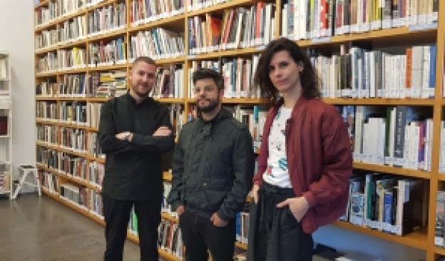 Néstor Delgado, Alejandro Castañeda y Dani Curbelo, al frente del programa de TEA que promueve la crítica contemporánea