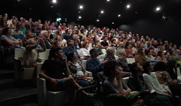 Los centros de cultura del Cabildo llevan a los hogares colecciones y espectáculos