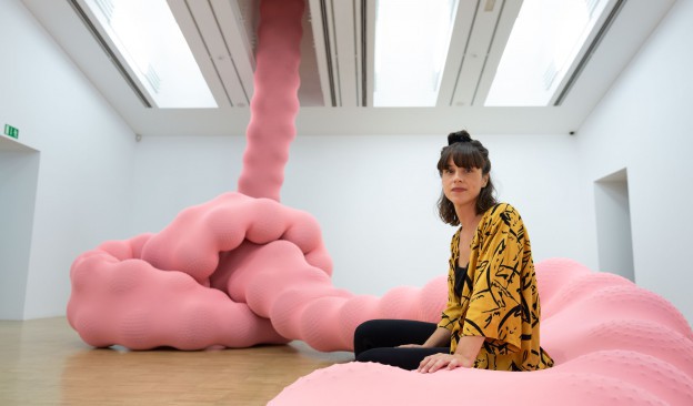 Eva Fàbregas extiende por TEA 'Enredos', una instalación que invita a vivir una experiencia sensorial