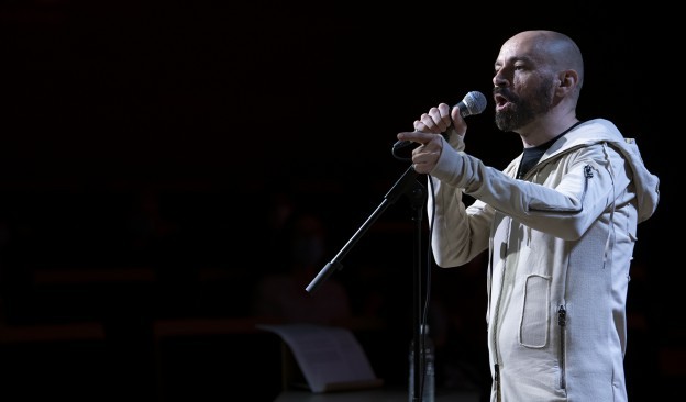 Eloy Fernández Porta presenta en TEA el libro ‘Los brotes negros. En los picos de ansiedad’