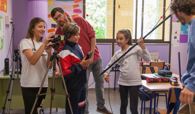 Lacoofi, Yudi Acosta con Silvia Zurro y Adassa Santana junto a Julia María Martín, seleccionados para 'Un/a artista viene a vernos'