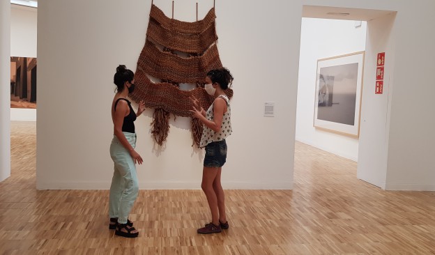 Acerina Amador y Carlota Mantecón conversan en TEA Tenerife ‘ante y entre’ la obra de Aurèlia Muñoz